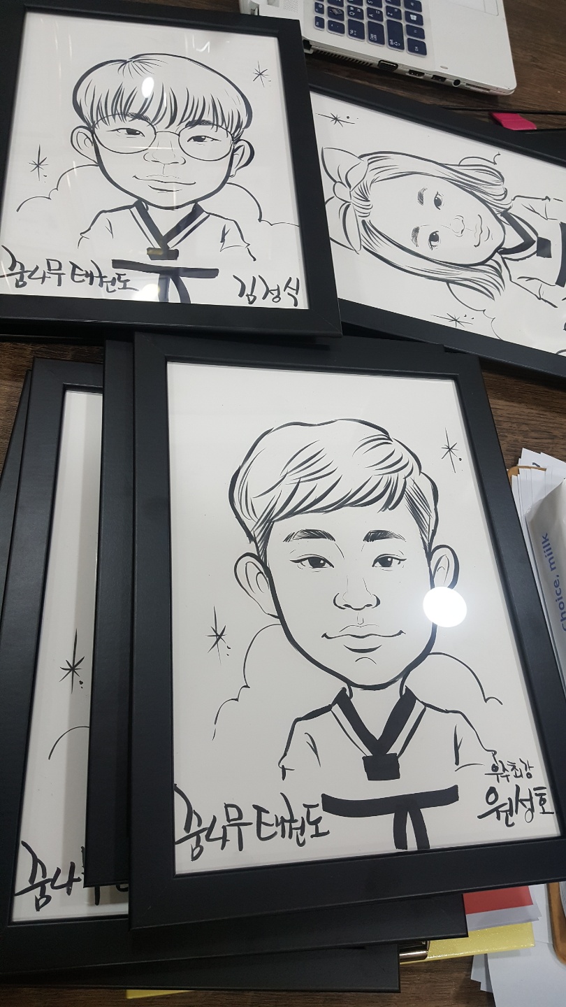 최지영 작가 캐리커쳐 주문작업KakaoTalk_20180227_215931810.jpg