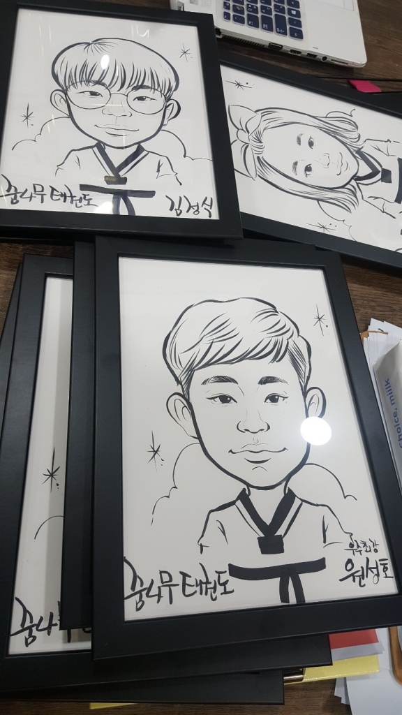 흑백 캐리커쳐 주문작업 (단체주문)