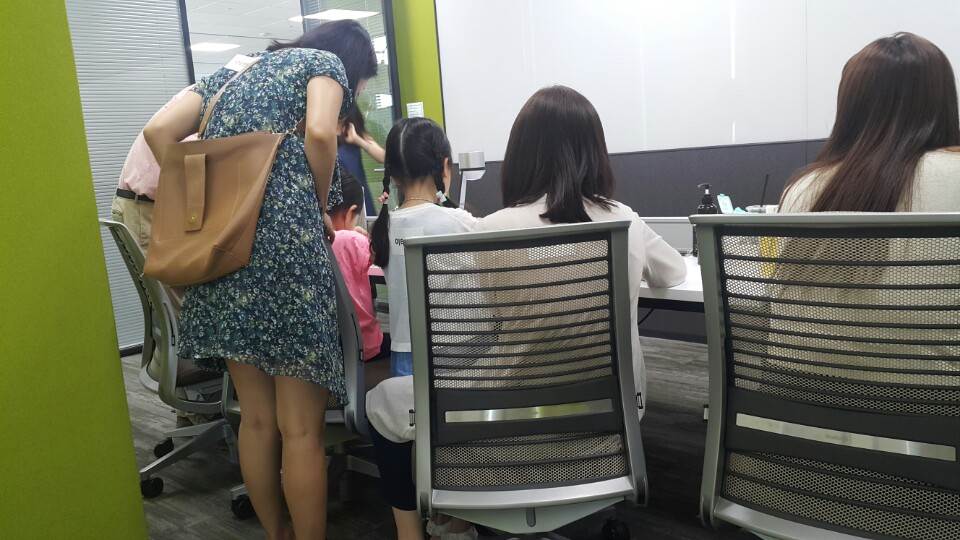 SAP 사내 행사(젤 네일아트, 캘리그라피, 캐리커쳐, 타로카드, 마술쇼)5.jpg