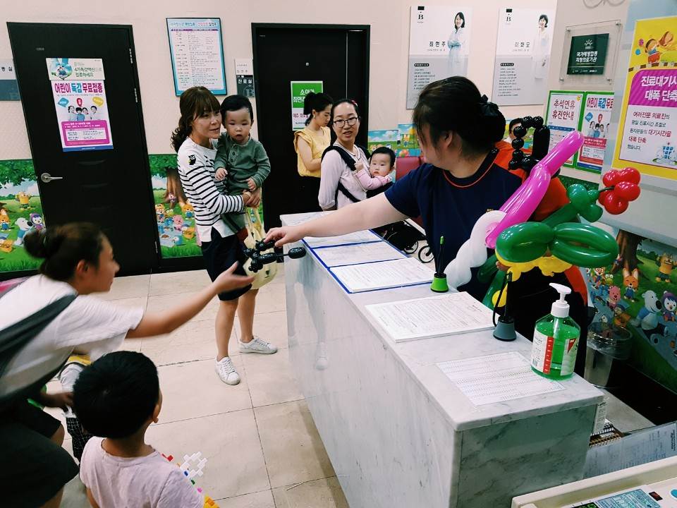 CJ헬스케어 소아과 삐에로 행사이벤트4.jpg